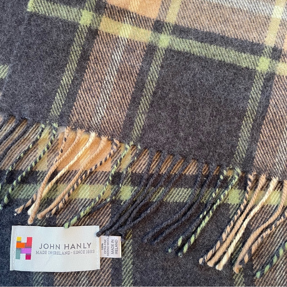 NWT John Hanly 100% Extra Fine Merino Wool Plaid Scarf Grey Beige Green Ireland